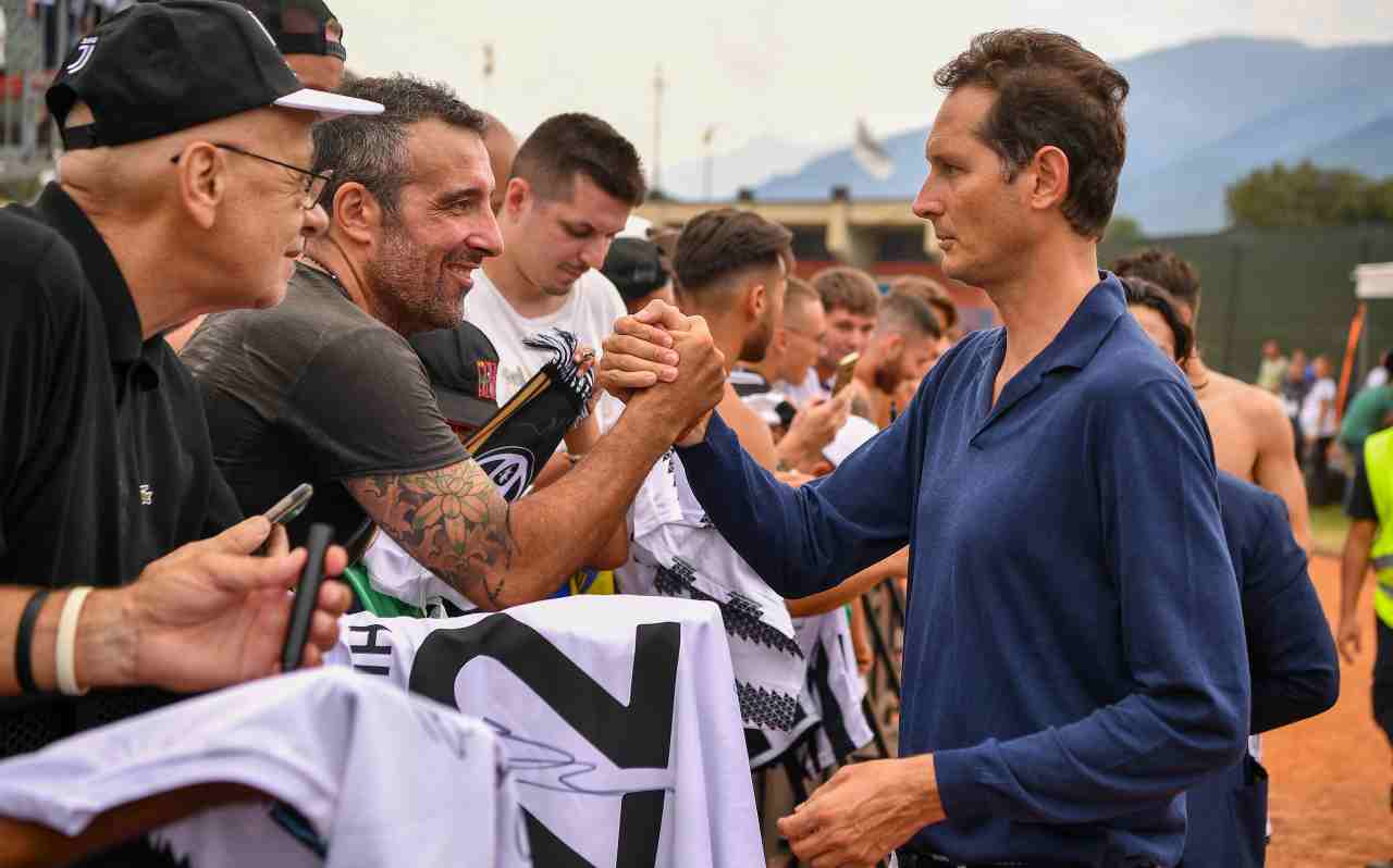 John Elkann con i tifosi della Juve