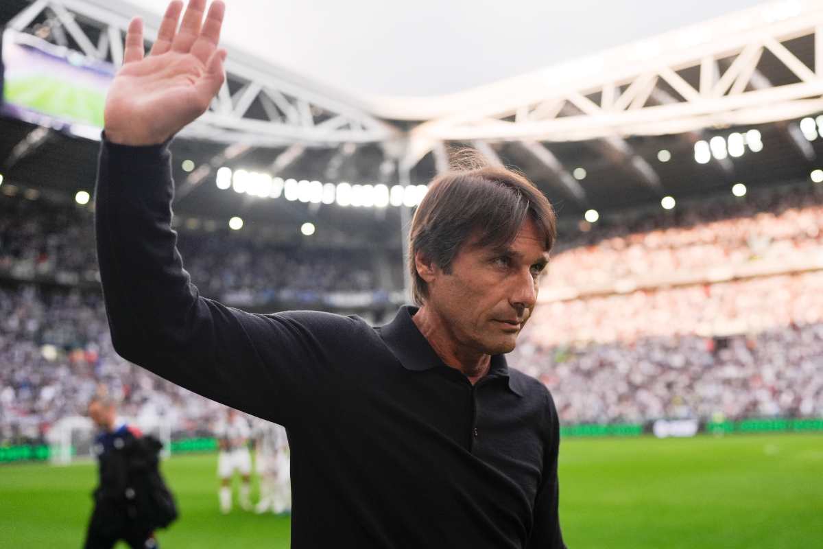 Conte saluto tifosi Juventus