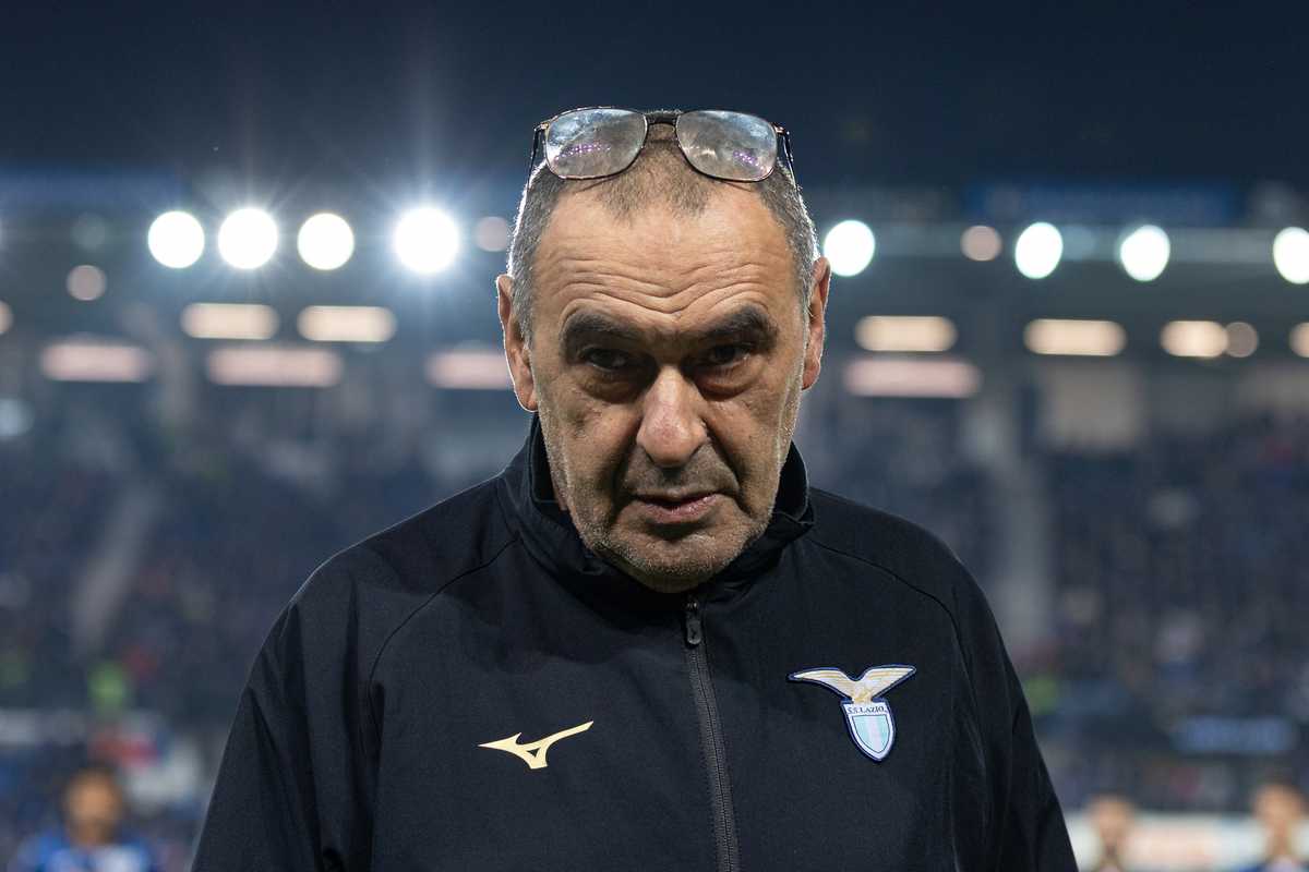 Maurizio Sarri in panchina dopo l'esonero